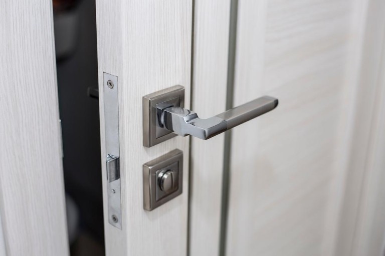 Les solutions efficaces pour le dépannage urgent de votre menuiserie